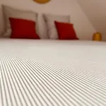 L \'Experience Unique