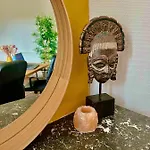L \'Experience Unique